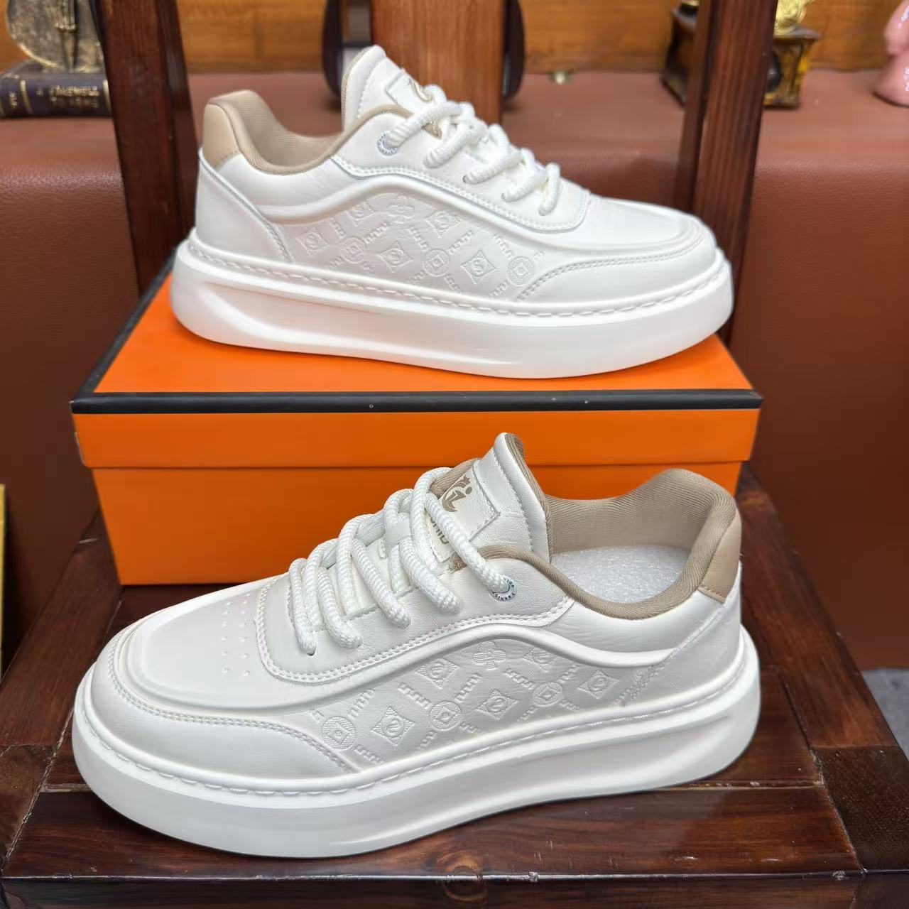 爆款休休闲板鞋秋冬小白鞋轻便舒适男鞋防滑耐磨厚底增高男鞋男款