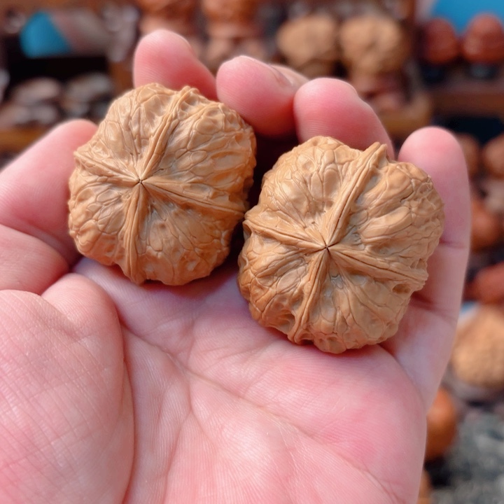 文玩核桃把件太子洞四棱