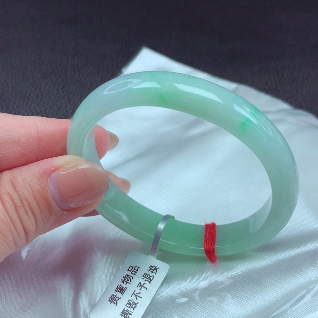 翡翠手镯未镶嵌手镯88