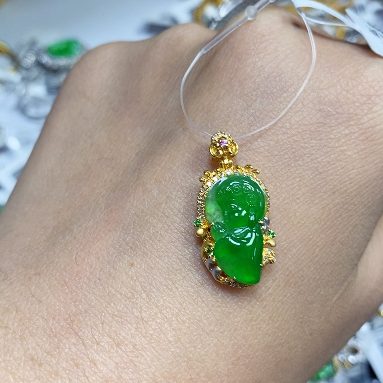 【闪购商品】颈饰18K金镶嵌翡翠山**富吊坠