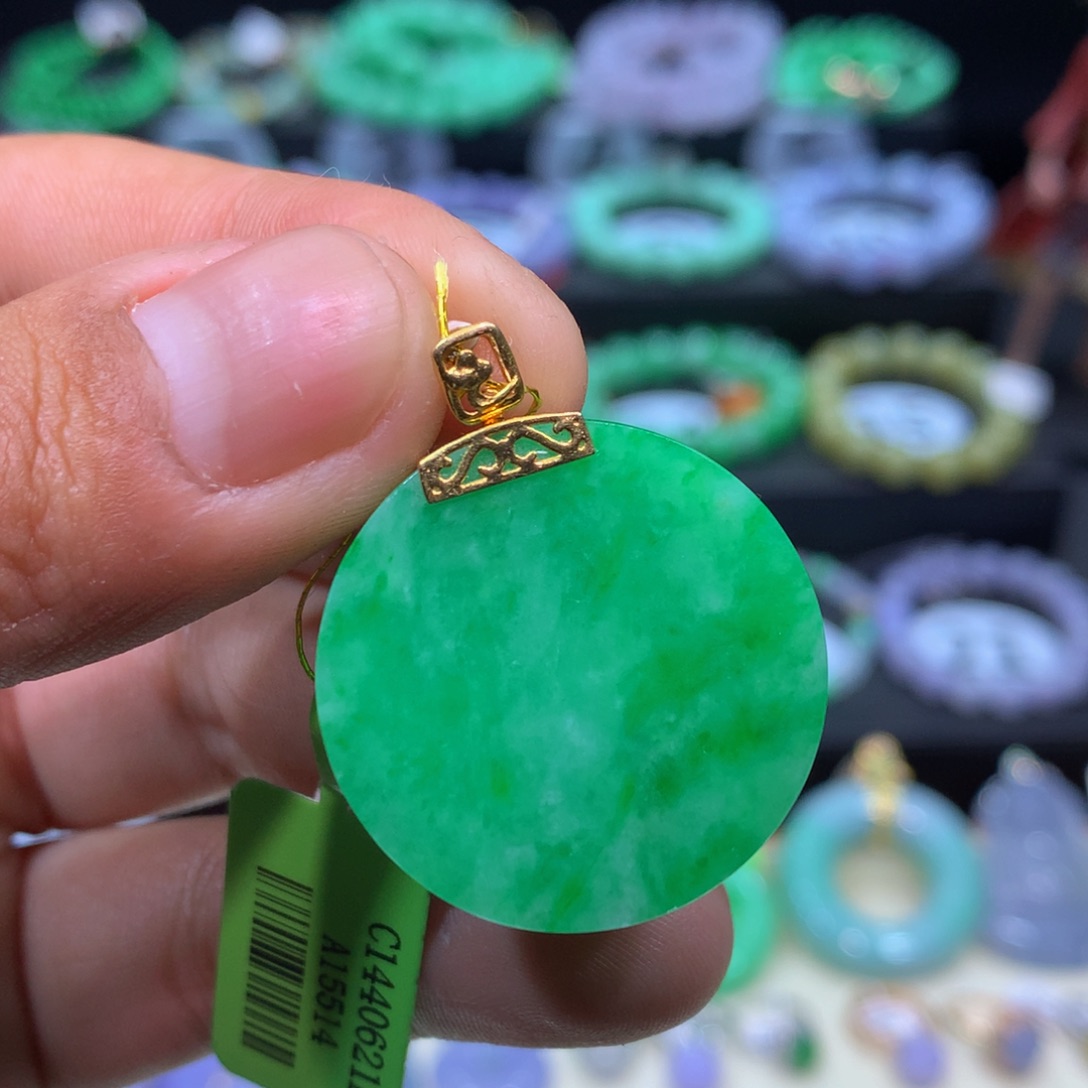 翡翠18K金镶嵌颈饰