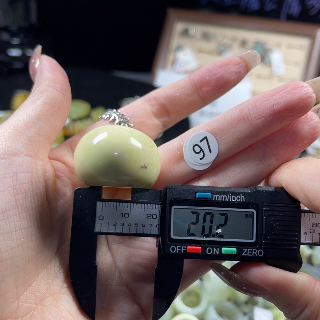 蛇纹石玉未镶嵌戒指