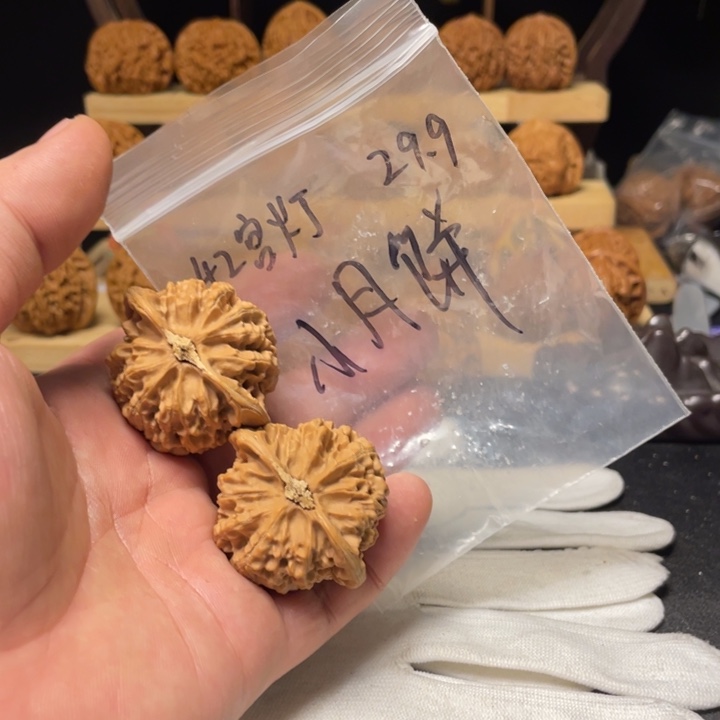 爱***饼文玩核桃把件宫灯