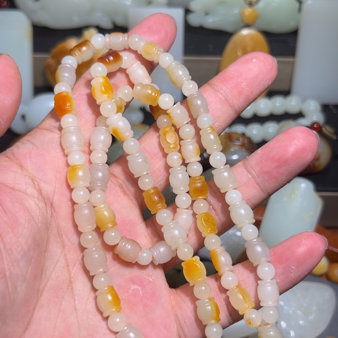 和田玉颈饰未镶嵌泰****桃