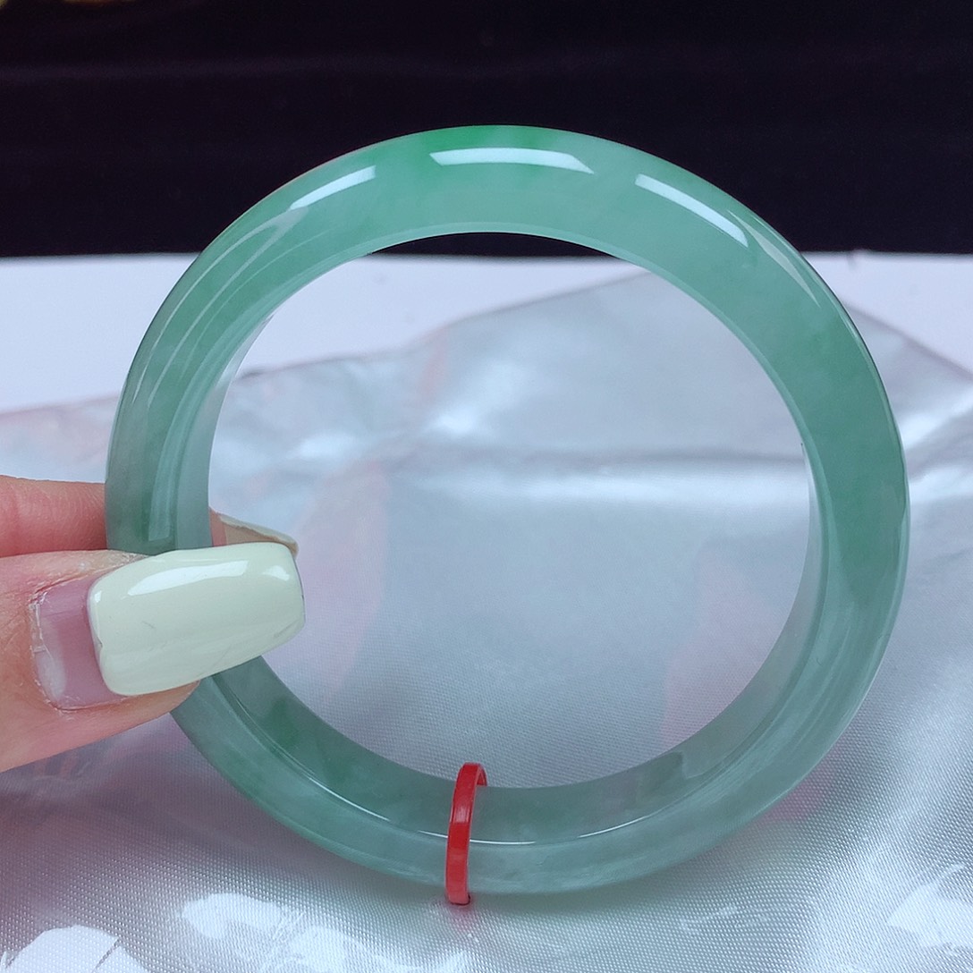 翡翠手镯未镶嵌56圈