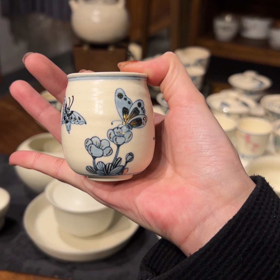 摆件陶瓷。      陶瓷。        