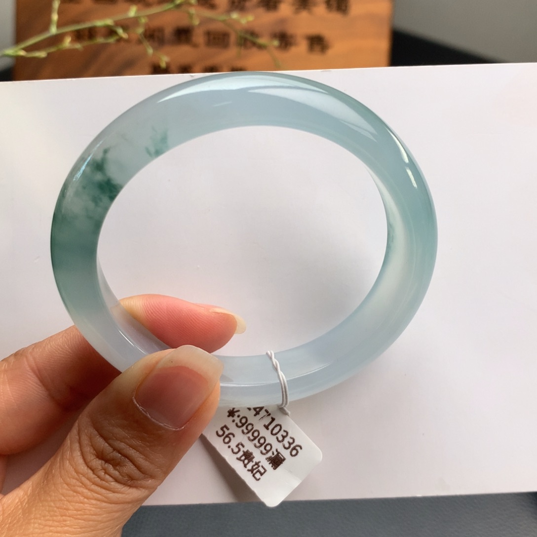 翡翠手镯未镶嵌冰蓝底飘蓝花56.5贵妃