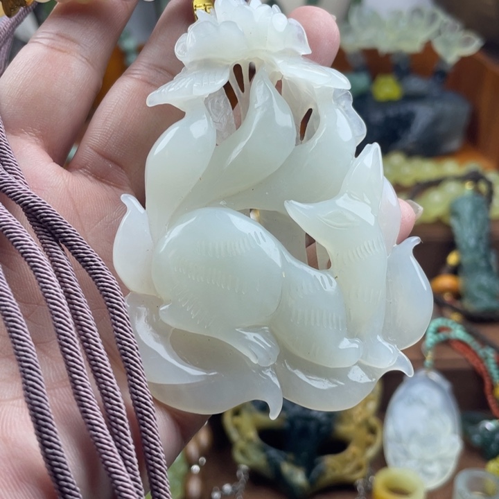 蛇纹石玉未镶嵌吊坠