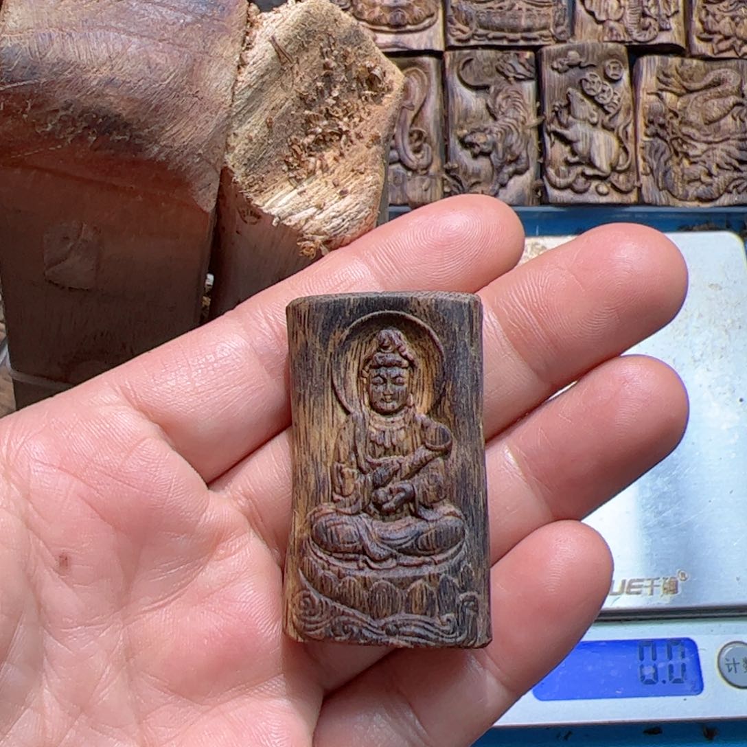 沉香吊坠白棋观音7.4克