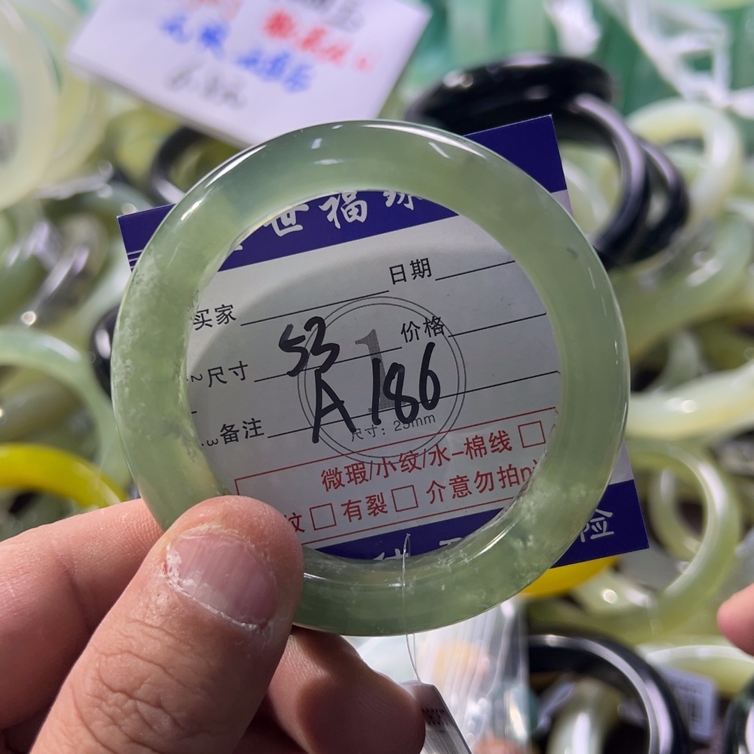 蛇纹石玉未镶嵌手镯