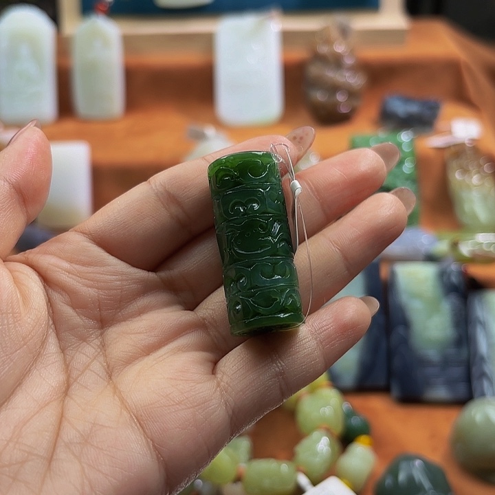 1***6和田玉未镶嵌颈饰