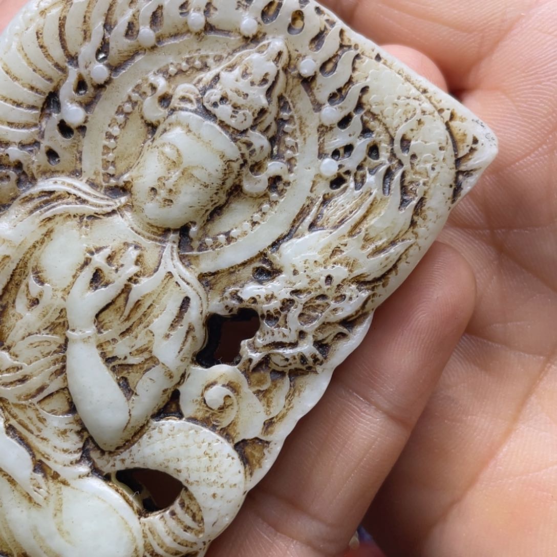 魑***魉和田玉未镶嵌颈饰