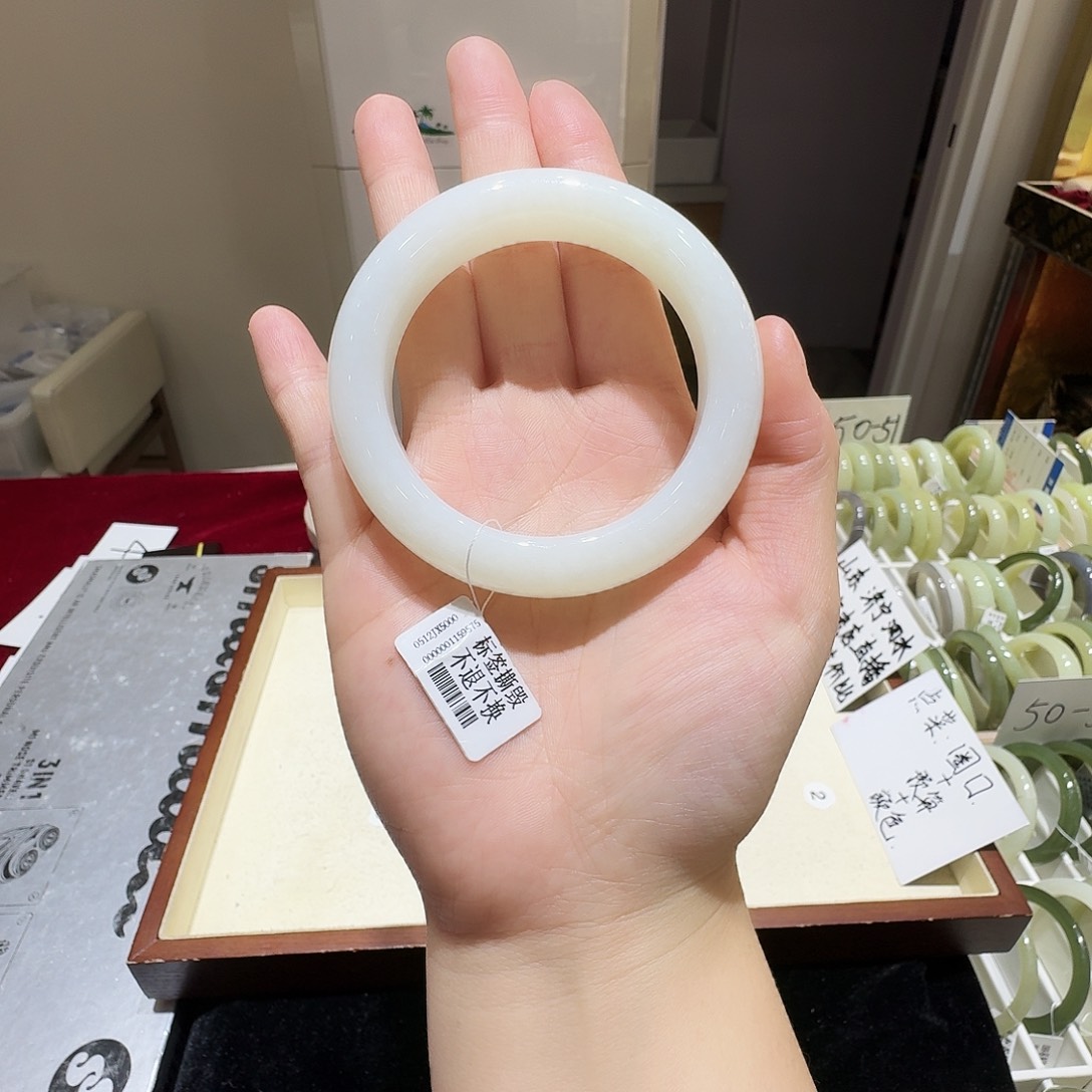 小***驷和田玉未镶嵌手镯194