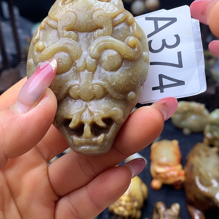 和田玉未镶嵌车挂