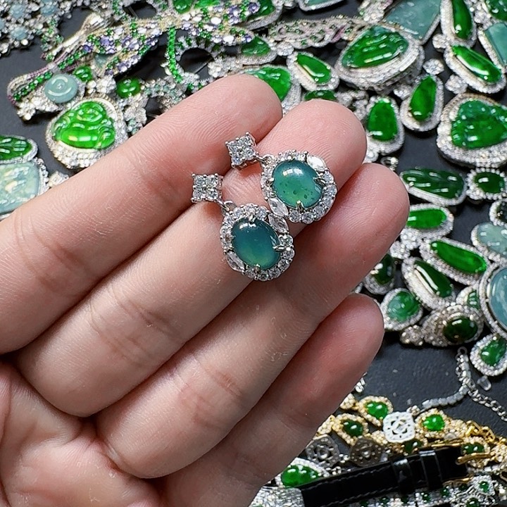 翡翠颈饰未镶嵌天然A货翡翠放漏