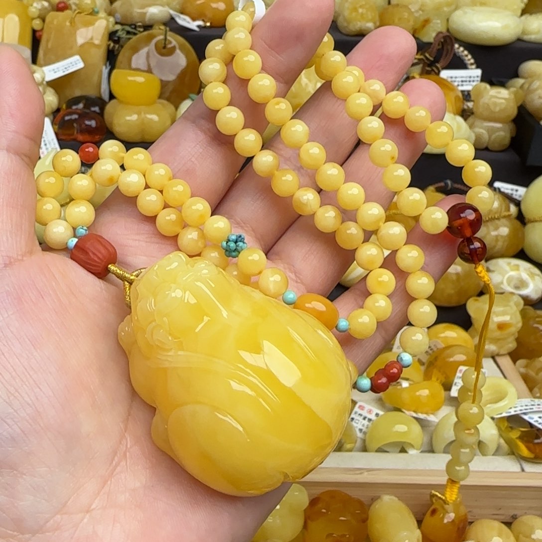 蜜蜡套链未镶嵌天然俄料鸡油黄蜜蜡貔貅吊坠