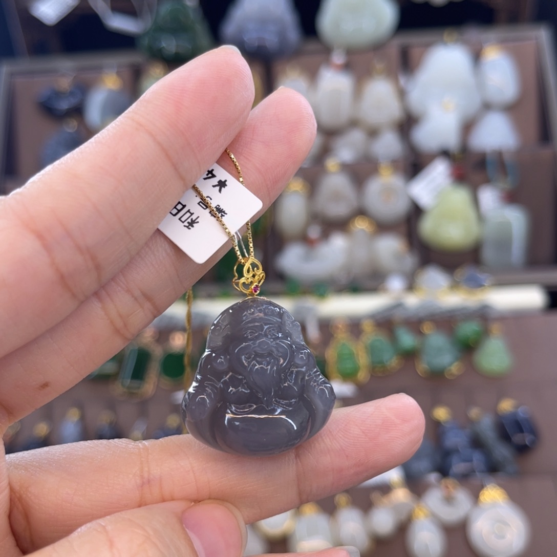 和田玉吊坠18K金镶嵌