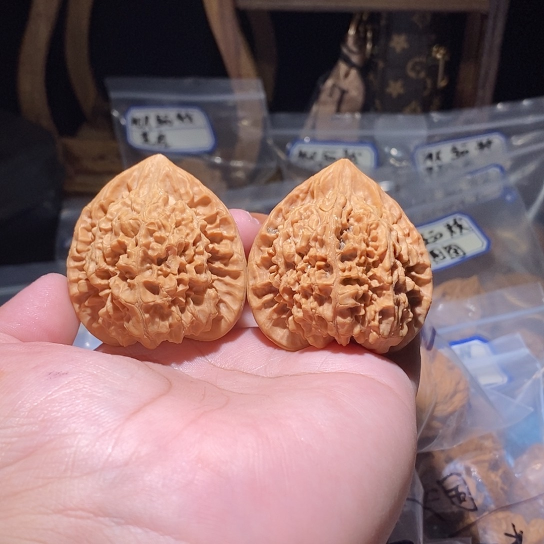 叫***吧吊坠文玩核桃46官帽