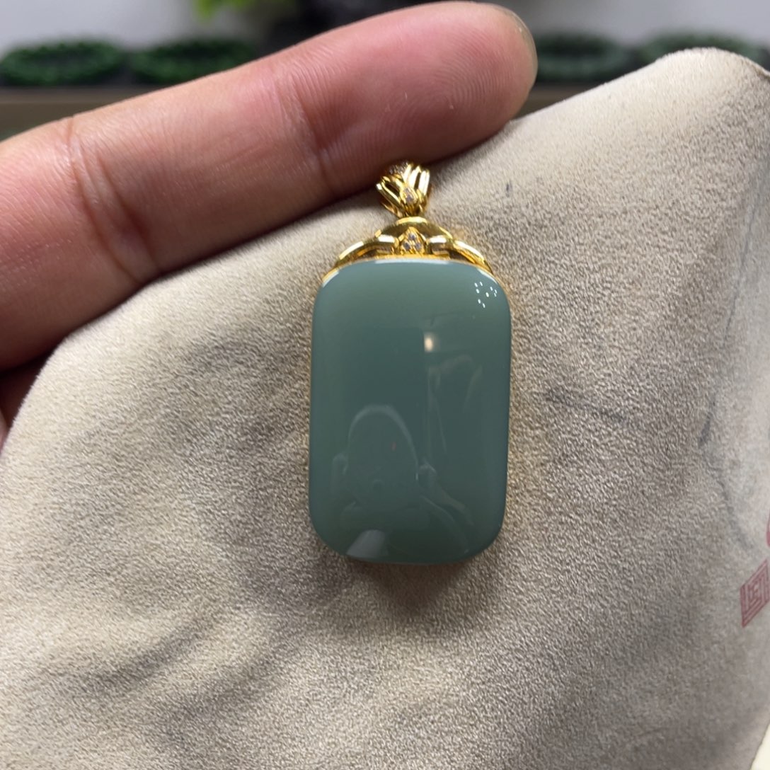 和田玉18K金镶嵌颈饰