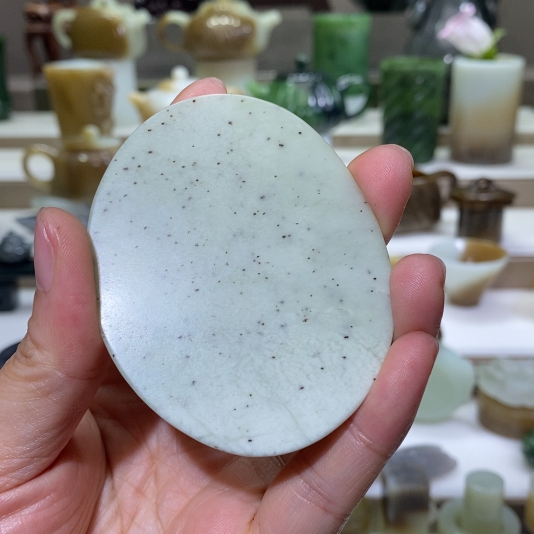 和田玉把件未镶嵌杯垫牛奶色