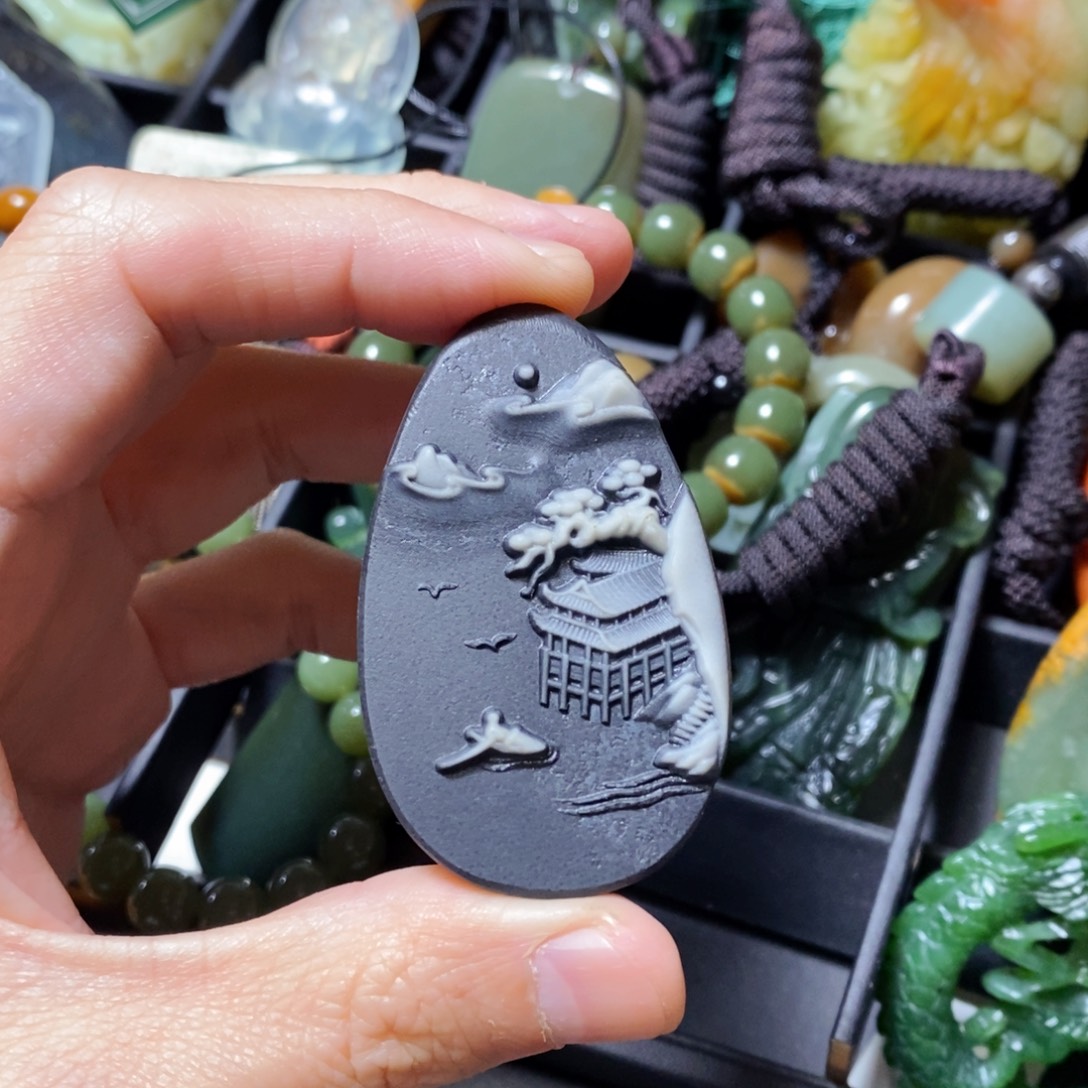 蛇纹石玉未镶嵌颈饰