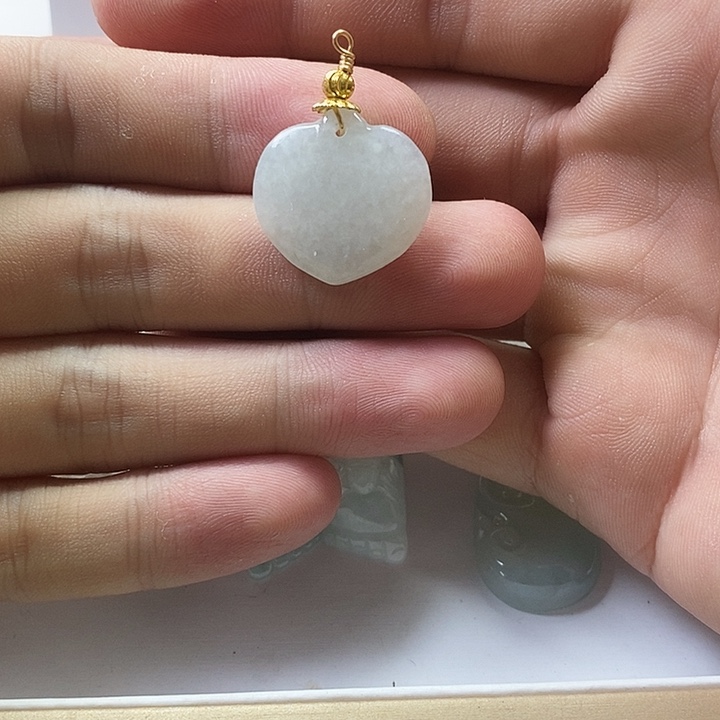 翡翠未镶嵌颈饰天然缅甸a货翡翠