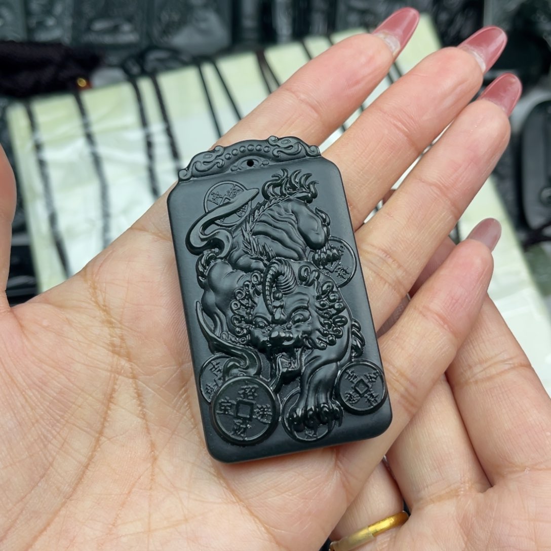 和田玉颈饰未镶嵌情***哥