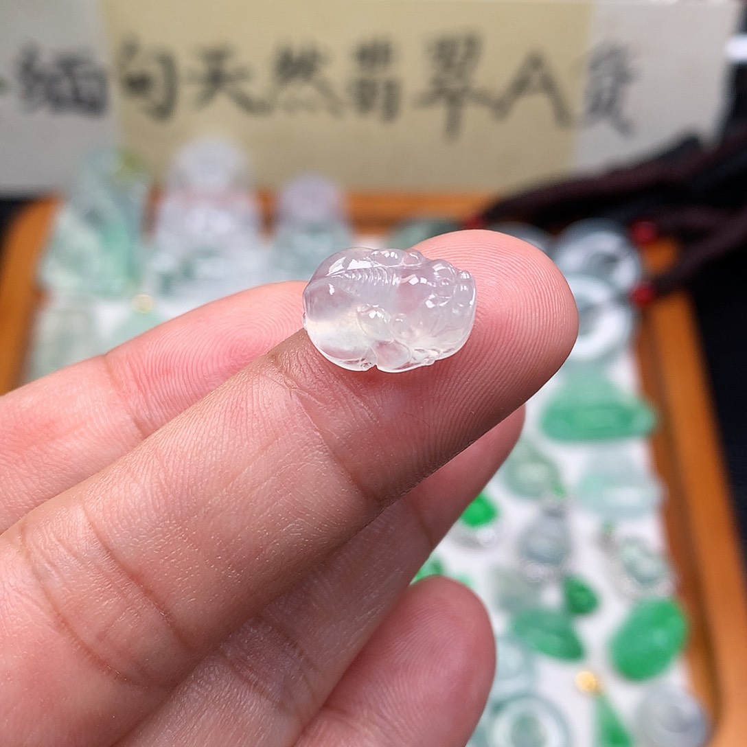 翡翠裸石缅甸天然A货翡翠冰种貔貅