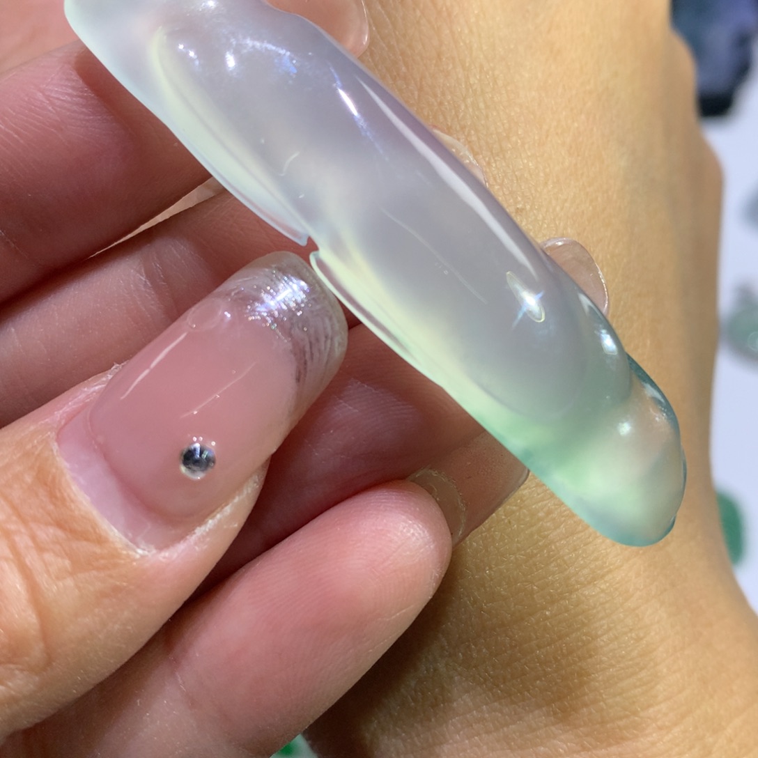 翡翠颈饰未镶嵌随型