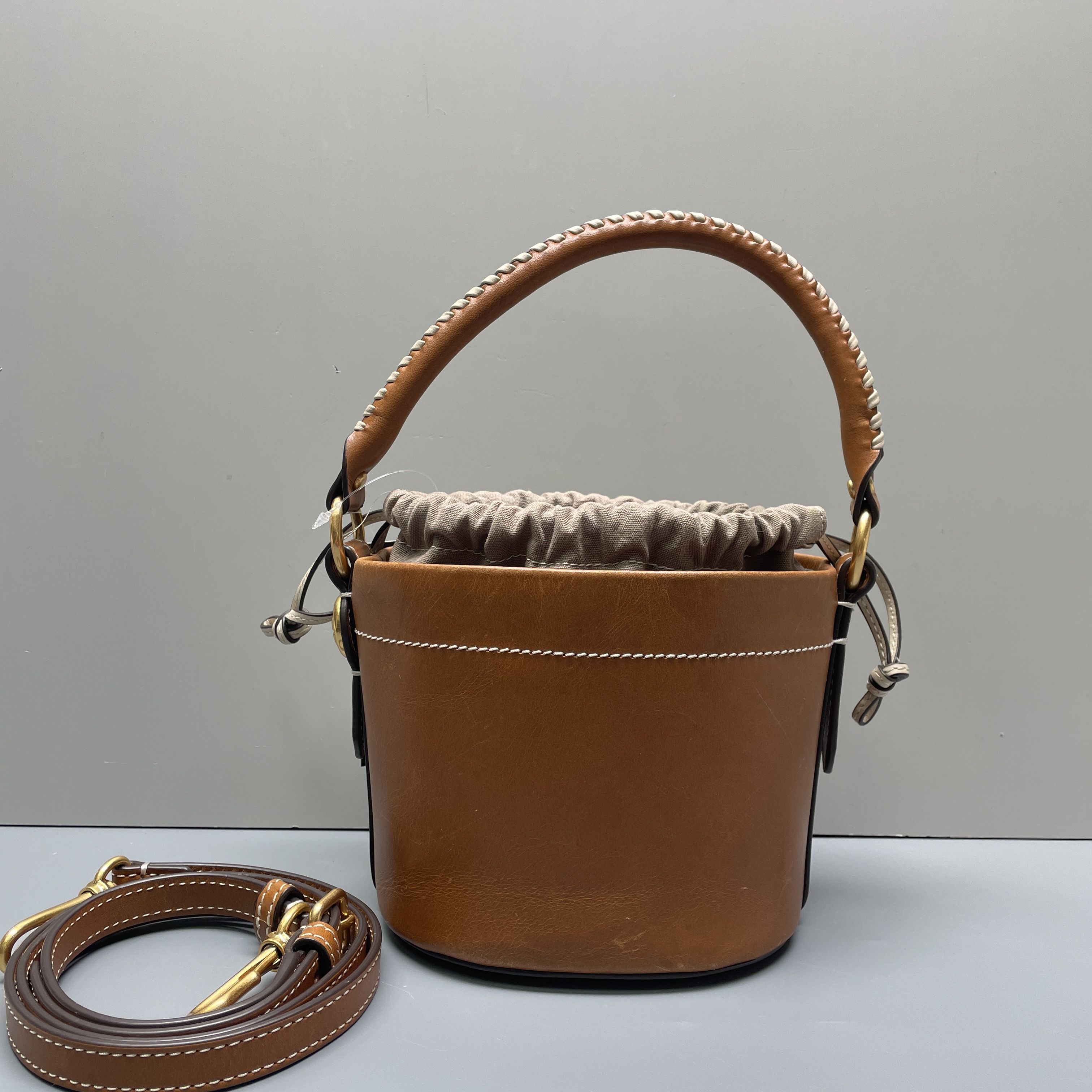 90新 TORY BURCH/汤丽柏琦 小林棕色迷你水桶包15*13*13cmB122909