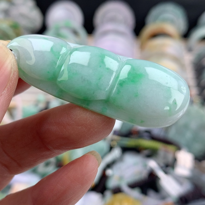 翡翠颈饰未镶嵌吊坠