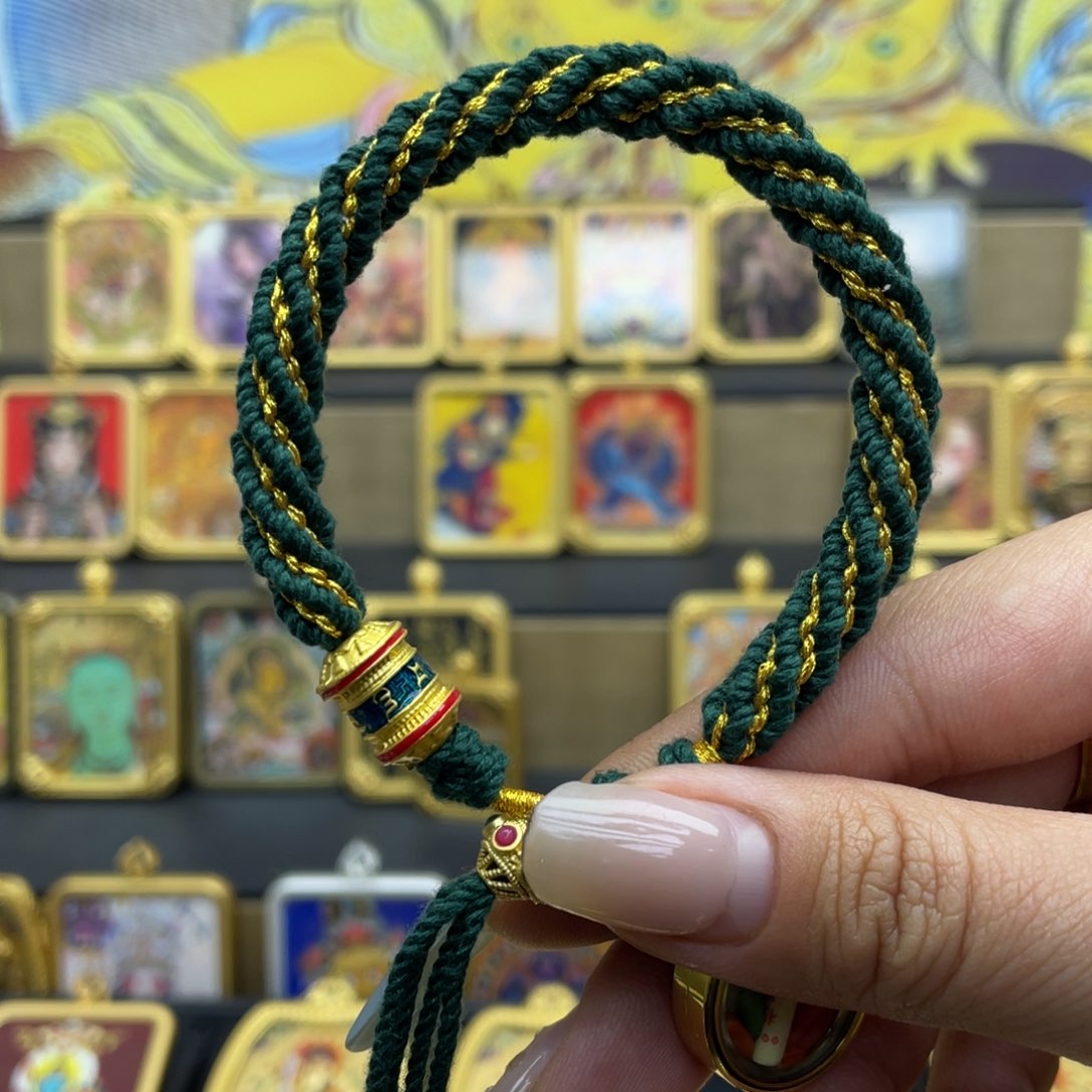 吊坠天****房唐卡定制也拿东西