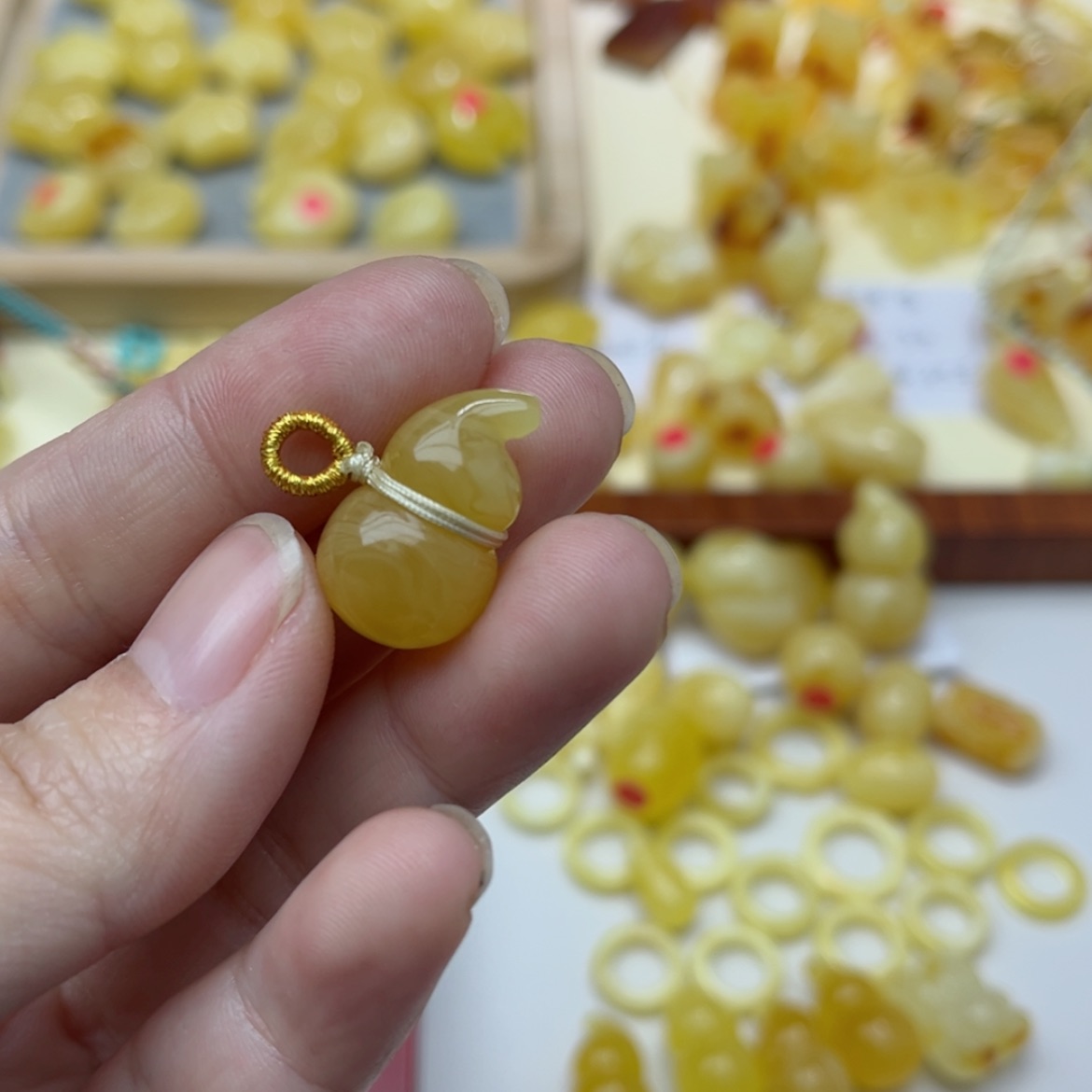 【闪购商品】蜜蜡裸石未镶嵌配饰