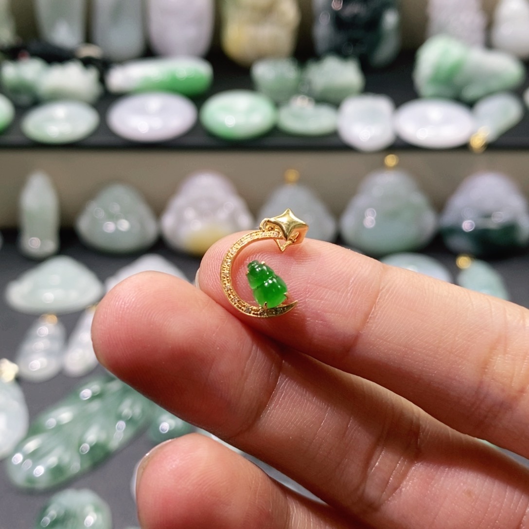 翡翠18K金镶嵌吊坠(不含链)缅料帝王绿葫芦