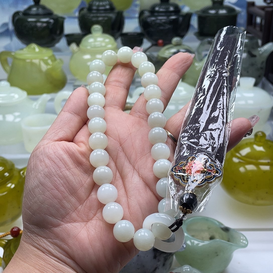 蛇纹石玉未镶嵌手持