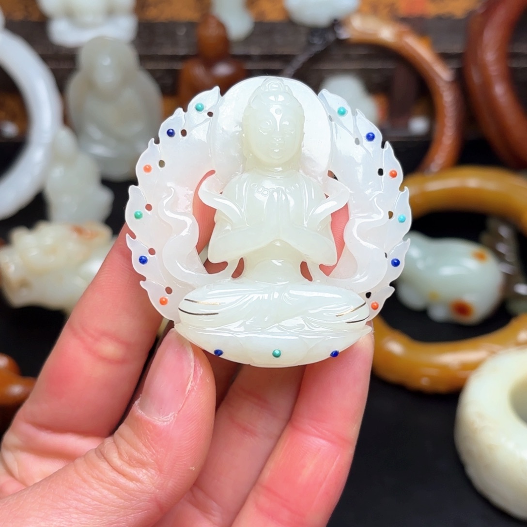 和田玉挂件足金镶嵌凯**归