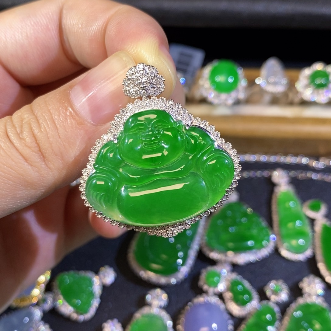 翡翠18K金镶嵌颈饰