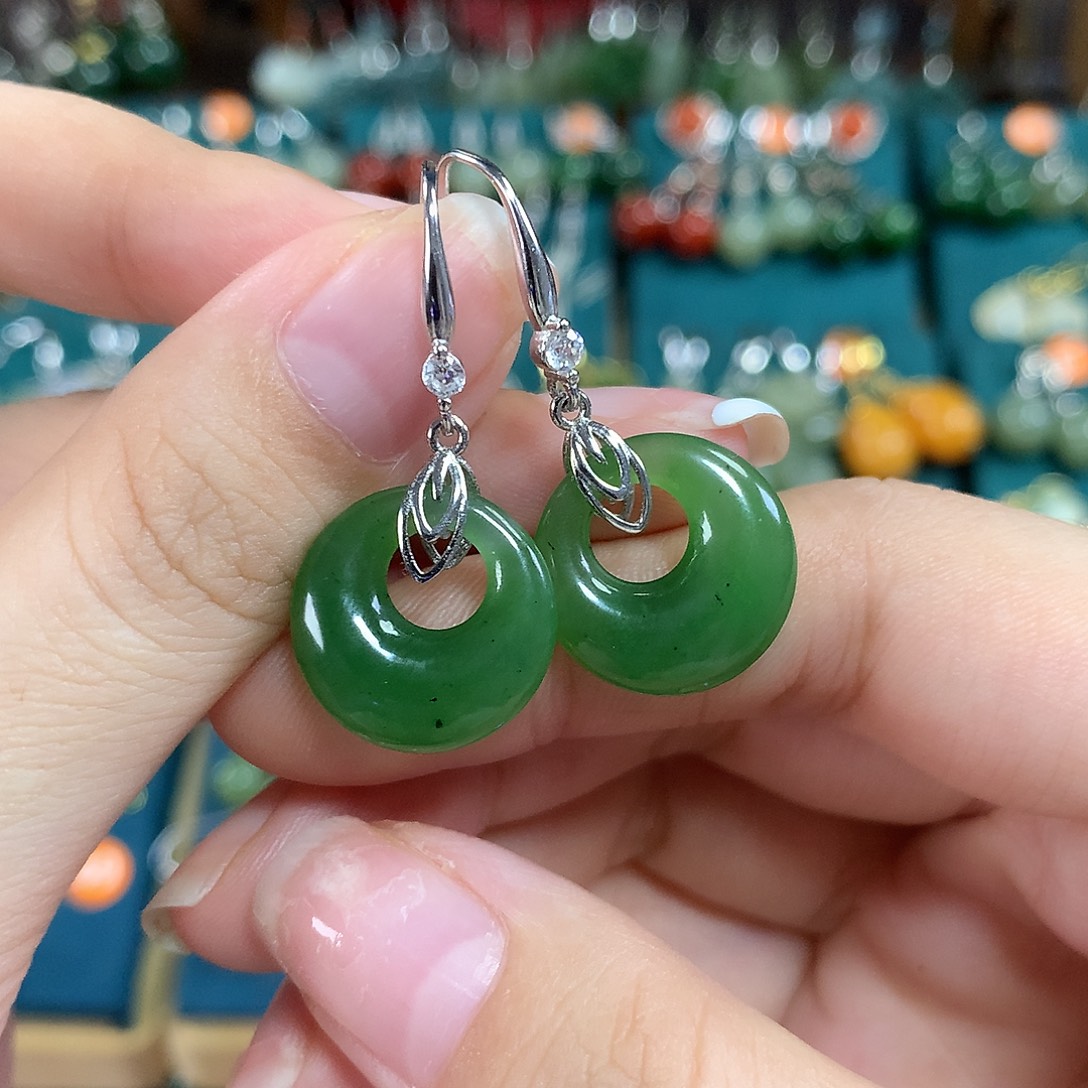 和田玉银S925镶嵌耳饰平安扣卡16左右