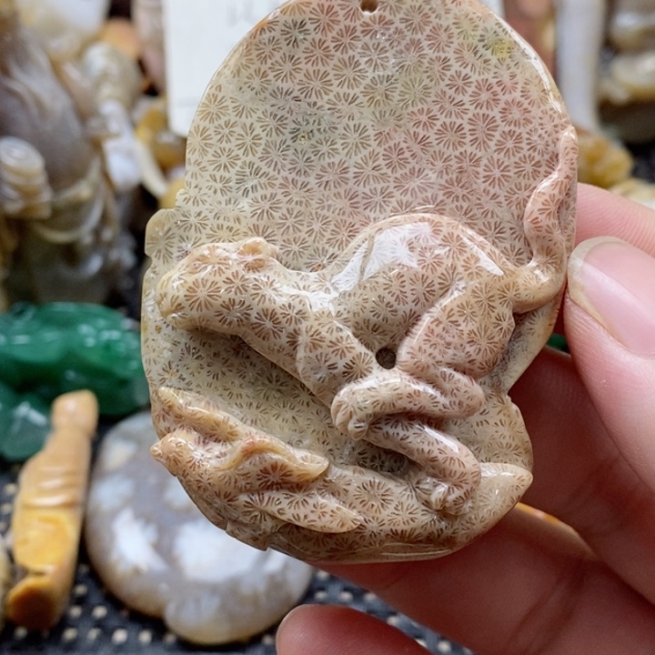 硅化珊瑚（珊瑚玉）颈饰未镶嵌