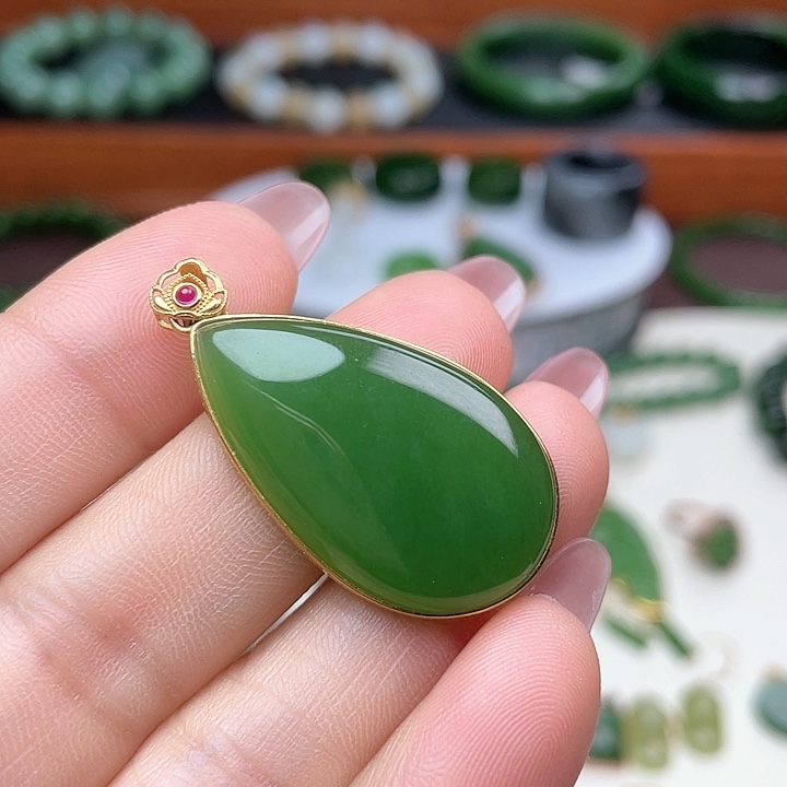 和田玉（碧玉）颈饰18K金镶嵌