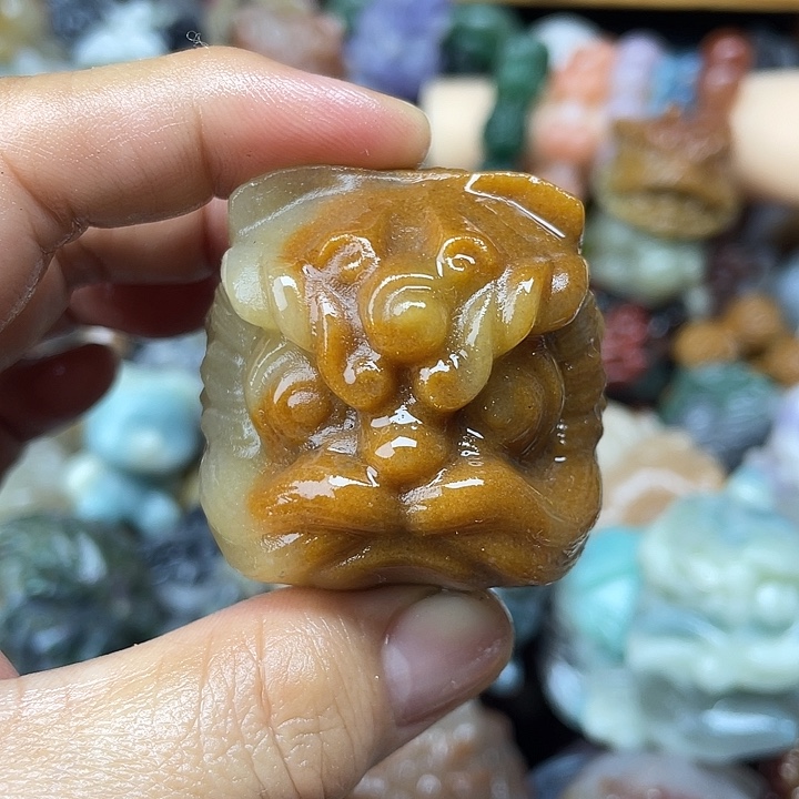 石英岩玉未镶嵌醒狮