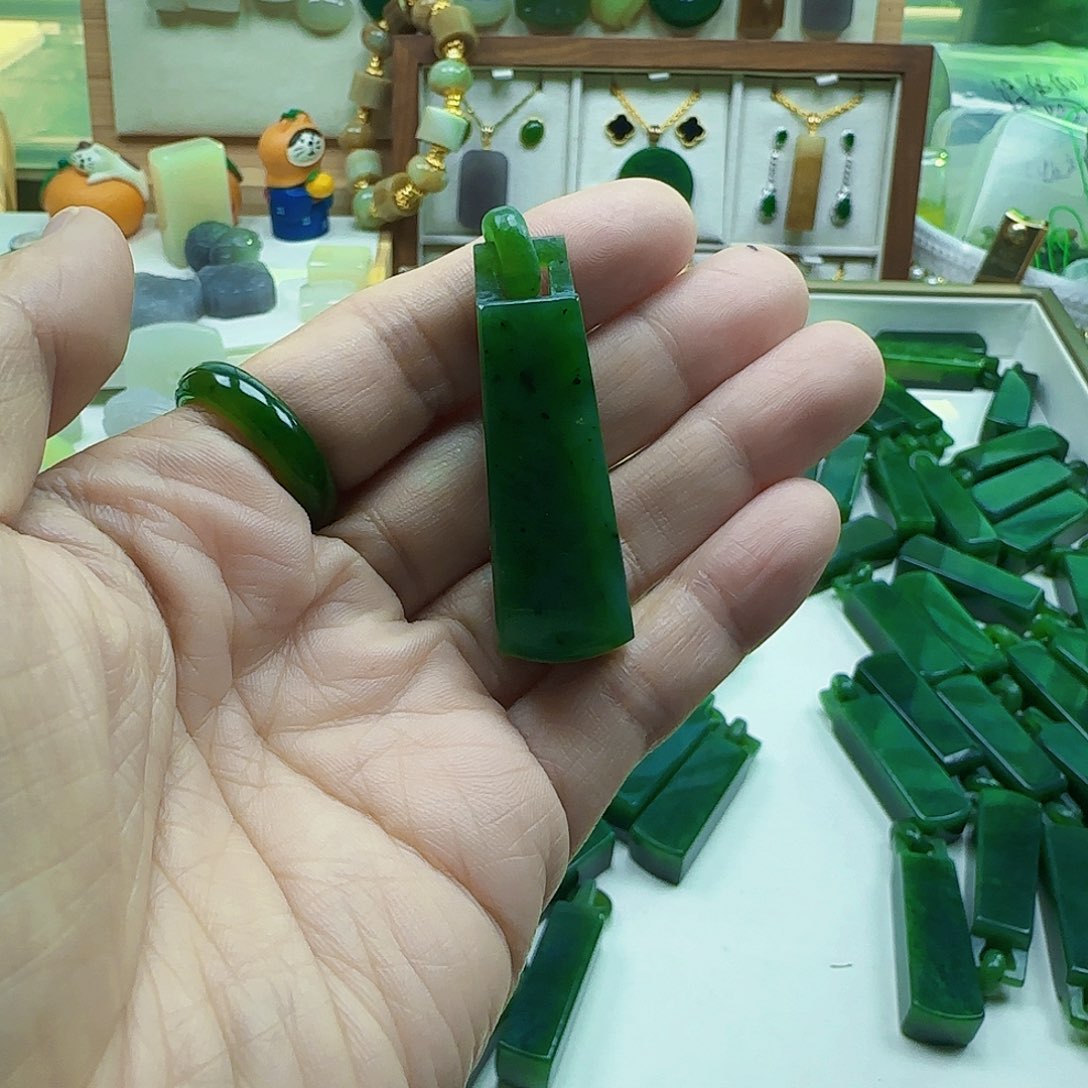 和田玉未镶嵌吊坠(不含链)