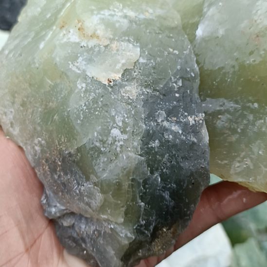未镶嵌蛇纹石玉珠宝奇石