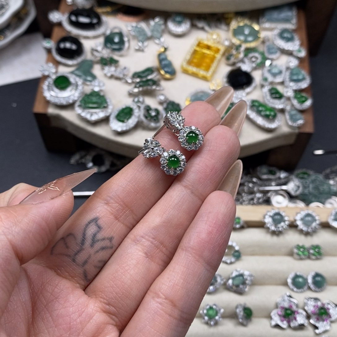 翡翠颈饰未镶嵌翡翠