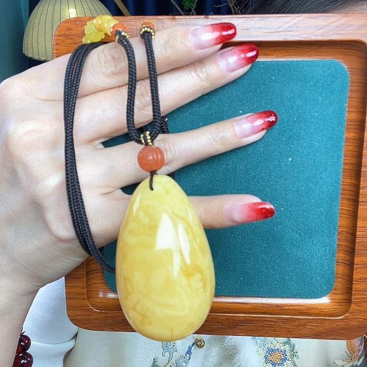蜜蜡颈饰未镶嵌低**粒吊坠