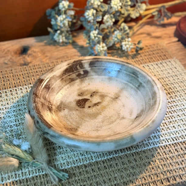 岁月8英寸翻边草帽盘陶瓷菜盘手作纹理高温瓷