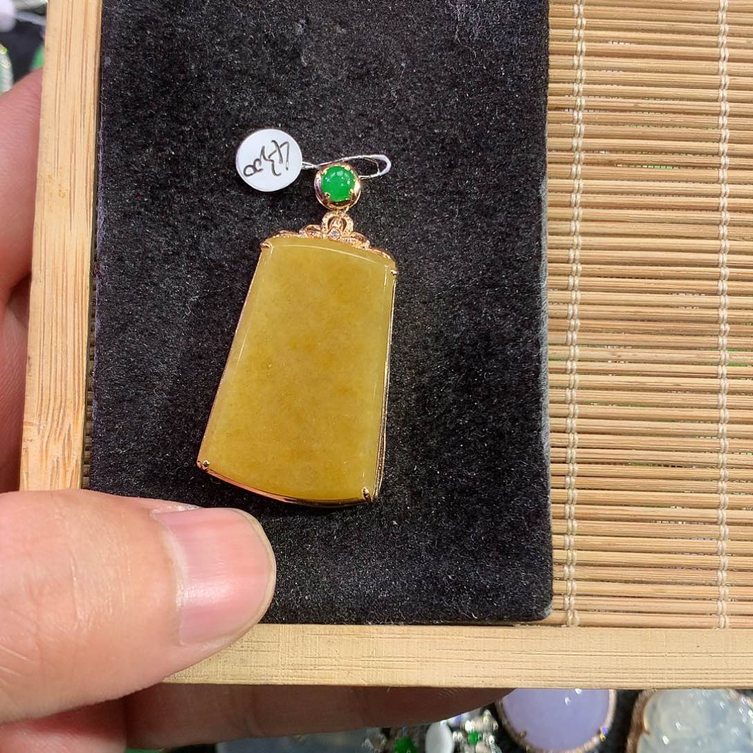 翡翠18K金镶嵌吊坠(赠链)