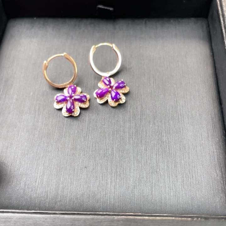 18K金镶嵌苏纪石（舒俱来）耳饰