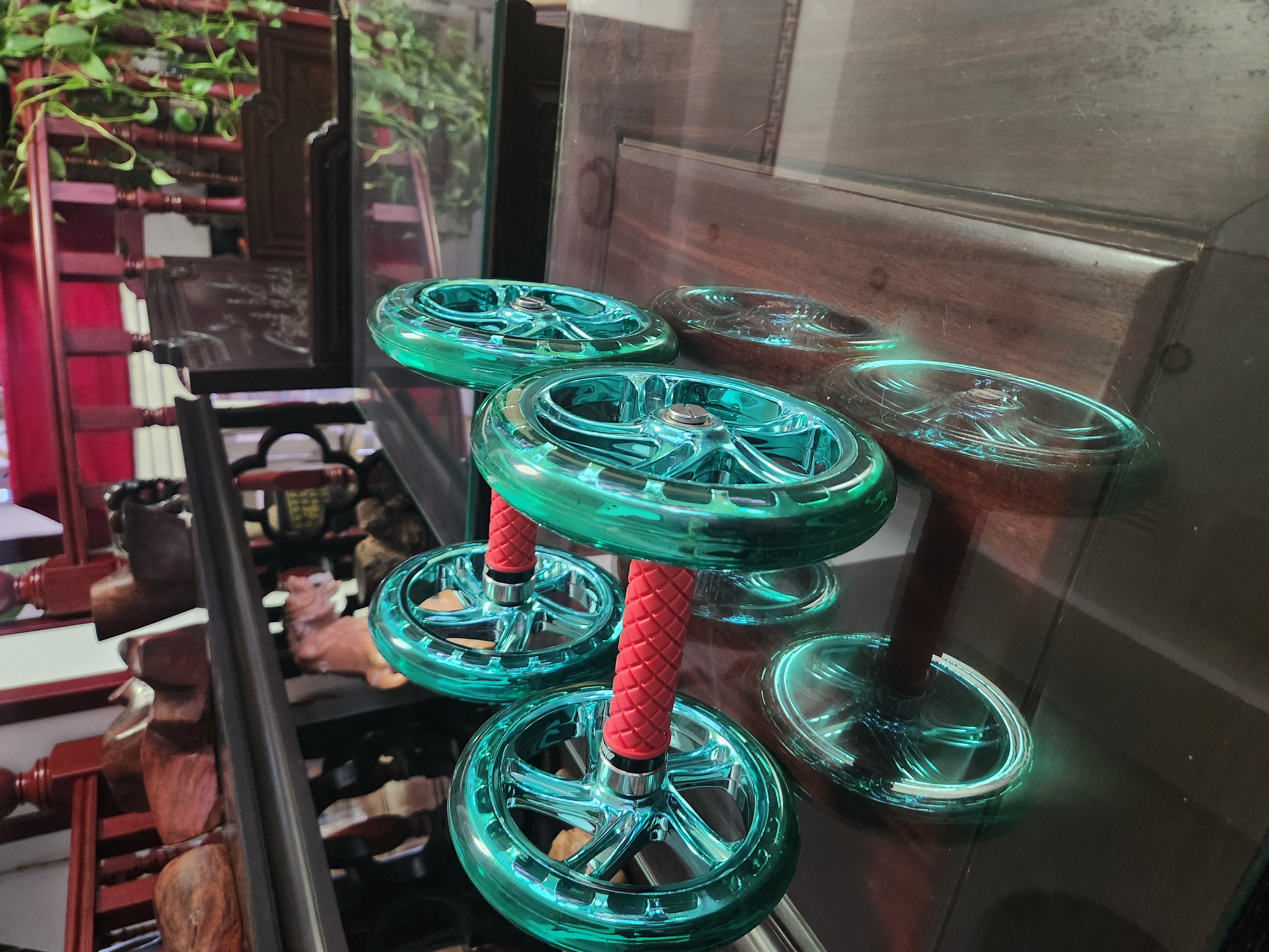 四轮飞鸟健腹轮，直径175毫米，牛筋轮胎，不锈钢手柄，橡胶把套，，