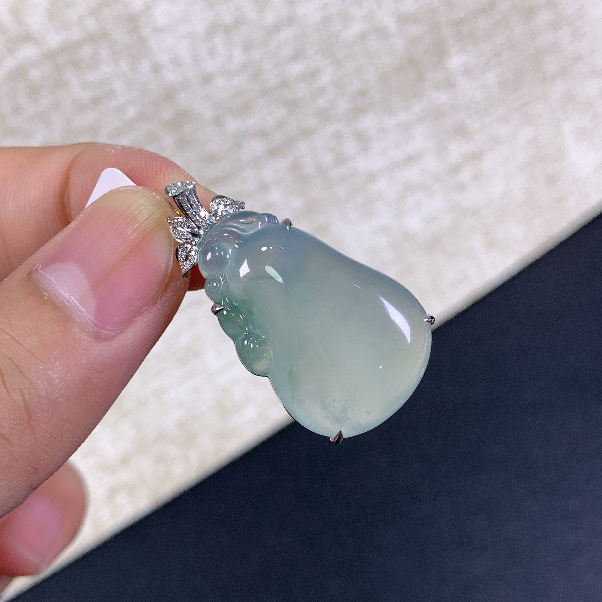 缅甸天然A货翡翠18k金镶嵌冰种胶润飘绿福瓜吊坠33.8x18.5x6.6